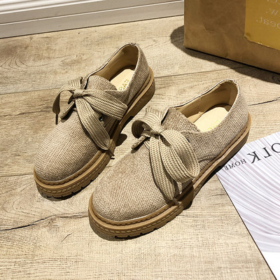 Aktuális női mokaszinok két színben