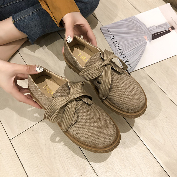 Aktuális női mokaszinok két színben