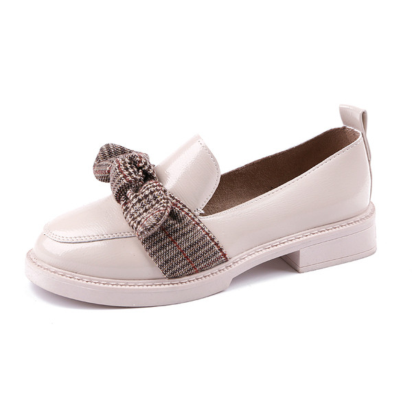 Stílusos női mokaszin szalaggal, két színben