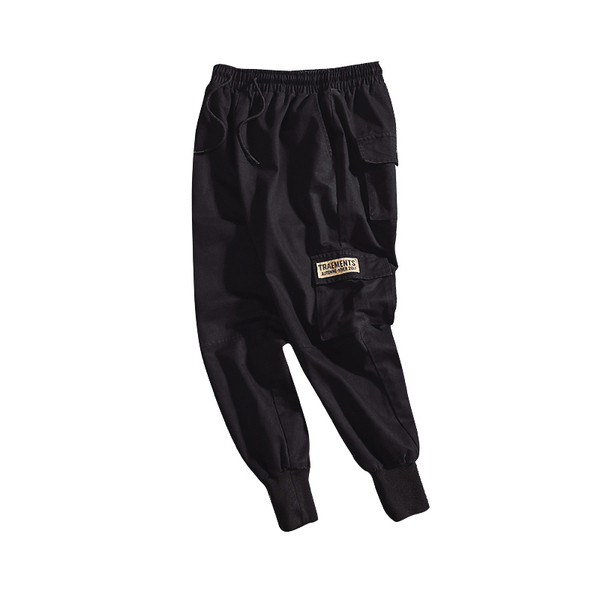 Korszerű férfi nadrág zsebekkel és emblémával két színben