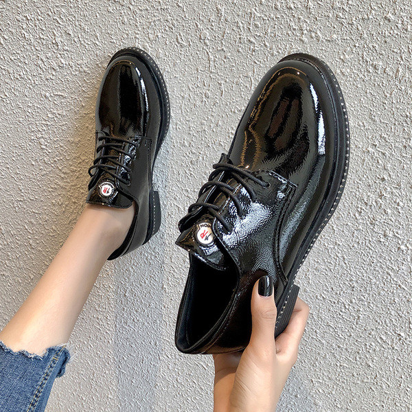 Öko bőrből készült modern női mokaszinok, két színben