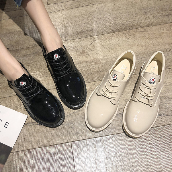 Öko bőrből készült modern női mokaszinok, két színben