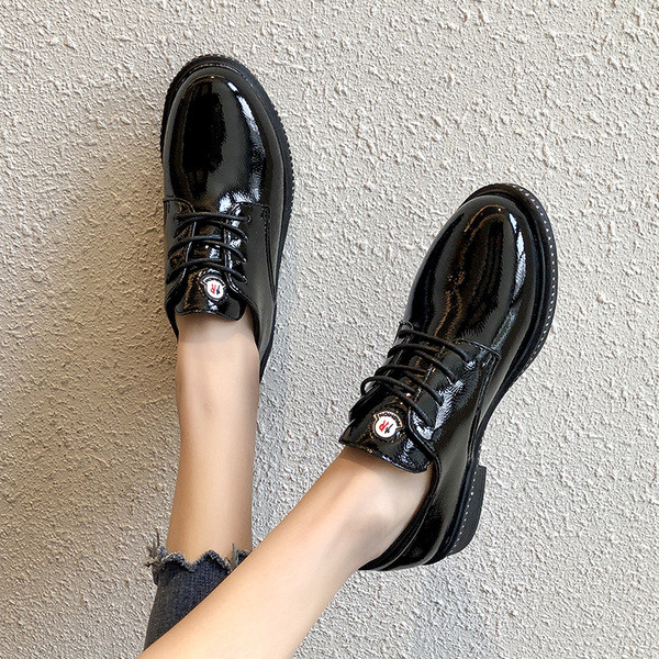 Öko bőrből készült modern női mokaszinok, két színben