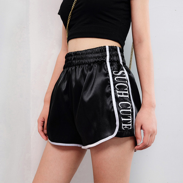 Спортно-ежедневни дамски къси панталони с надпис в два цвята 