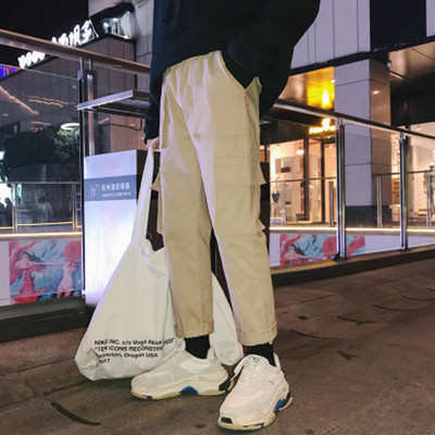 Hétköznapi férfi nadrág nyakkendővel és zsebekkel, három színben