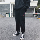 Modern férfi nadrág fekete zsebekkel