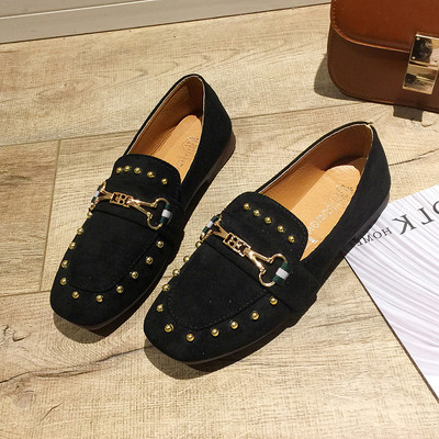 Γυναικεία μοντέρνα μοκασίνια σε δύο χρώματα με διακοσμητικά καπάκια