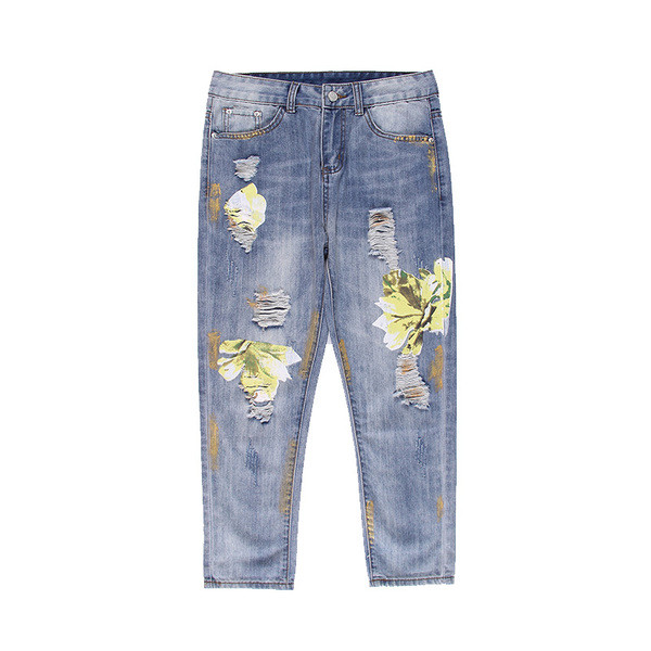 Női farmer szakadt motívumokkal, hímzéssel