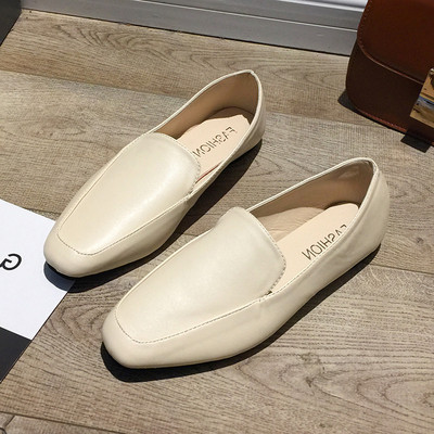 Μοντέρνα γυναικεία μοκασίνια σε δύο χρώματα - μαύρο και μπεζ