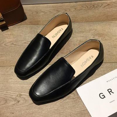 Μοντέρνα γυναικεία μοκασίνια σε δύο χρώματα - μαύρο και μπεζ