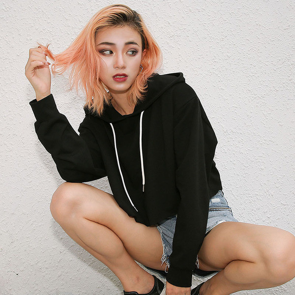 Női pulóver, hátulján fekete felirattal