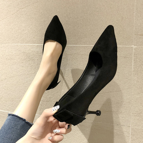 Κομψά γυναικεία παπούτσια με ψηλά τακούνια σε δύο χρώματα