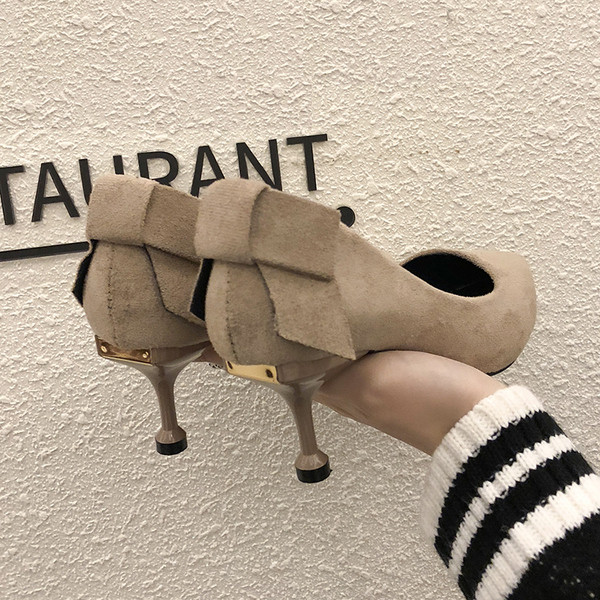 Κομψά γυναικεία παπούτσια με ψηλά τακούνια σε δύο χρώματα