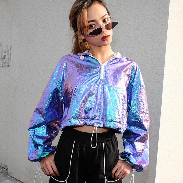 Modern női pulóver rövid modell kapucnival