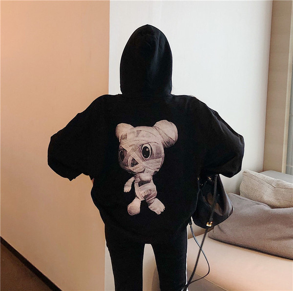 Napi női pulóver fekete-piros rátéttel és felirattal