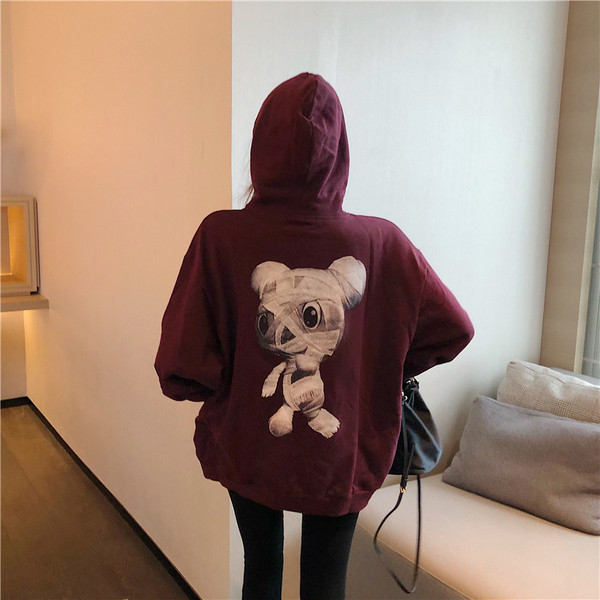 Napi női pulóver fekete-piros rátéttel és felirattal