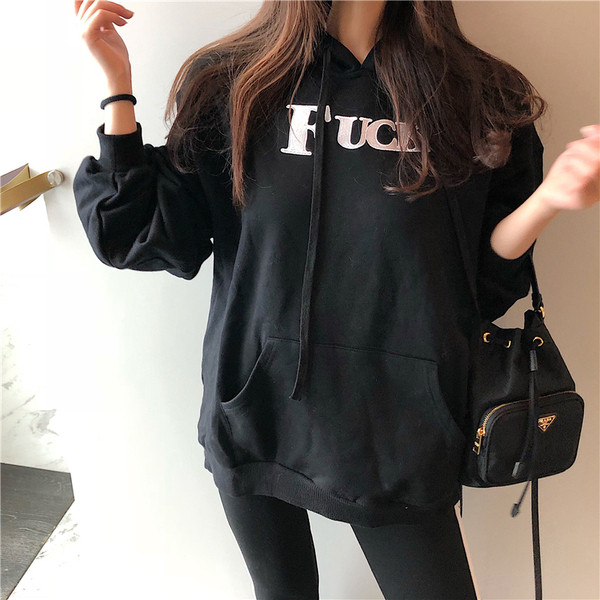 Napi női pulóver fekete-piros rátéttel és felirattal