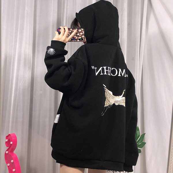 Γυναικείο φούτερ με φαρδύ σχέδιο με εκτύπωση σε μαύρο και κόκκινο χρώμα