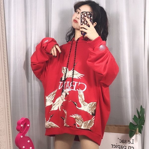 Γυναικείο φούτερ με φαρδύ σχέδιο με εκτύπωση σε μαύρο και κόκκινο χρώμα