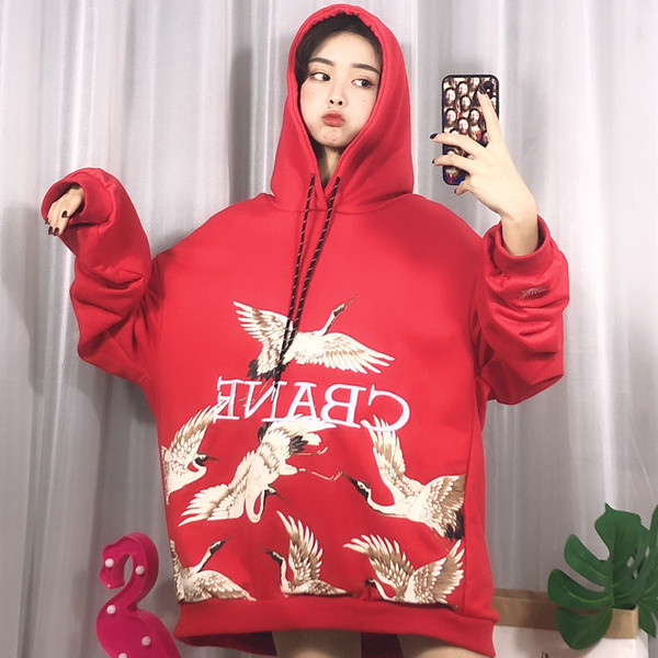 Γυναικείο φούτερ με φαρδύ σχέδιο με εκτύπωση σε μαύρο και κόκκινο χρώμα