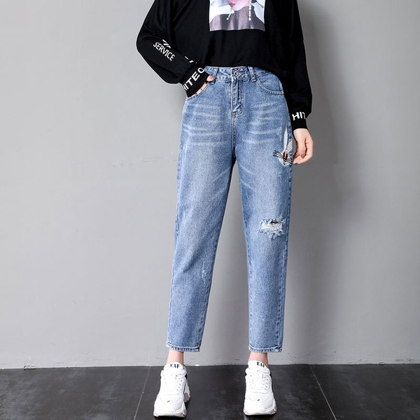 Női farmer új modell két színben hímzéssel