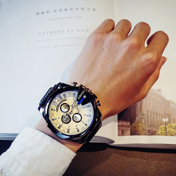 Μοντέρνο ανδρικό ρολόι με δερμάτινο λουράκι σε πέντε χρώματα