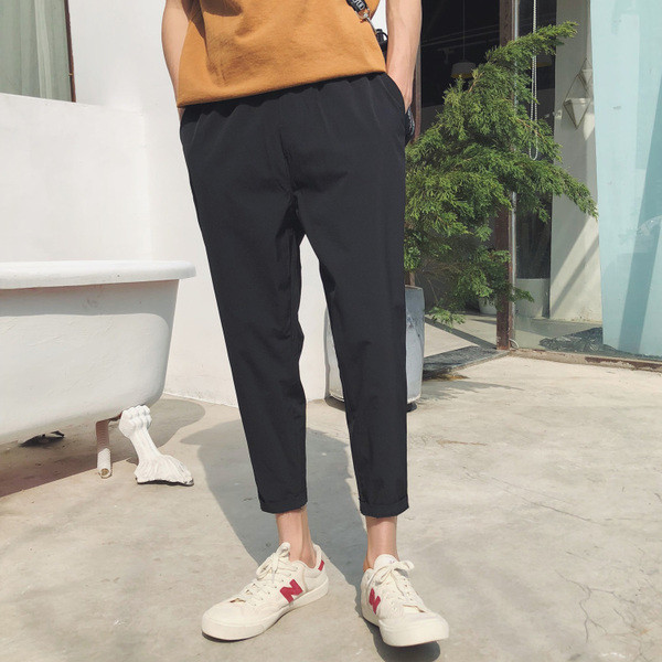 Κομψά ανδρικά παντελόνια σε μαύρο χρώμα με τσέπες