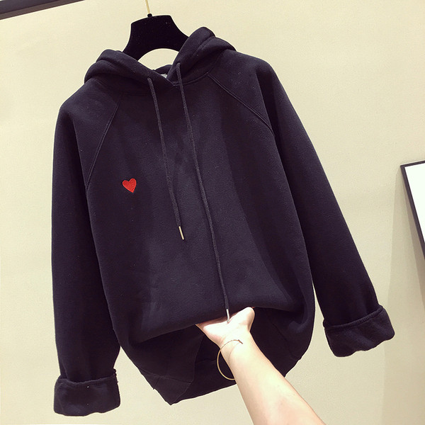 Γυναικείο φούτερ με κουκούλα και κεντήματα σε ροζ, μπεζ και μαύρο χρώμα