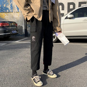 Modern férfi nadrág három színben emblémával