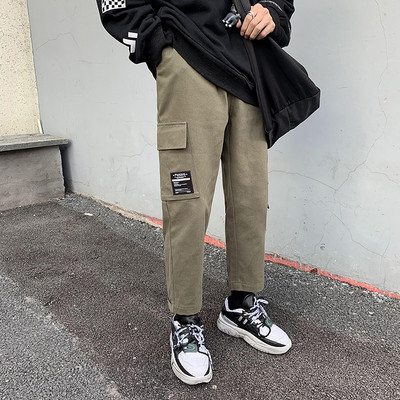 Modern férfi nadrág három színben emblémával