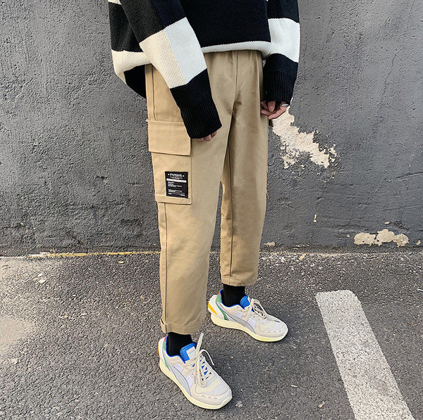 Modern férfi nadrág három színben emblémával