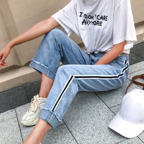 Modern női farmer széles modell fekete szegéllyel