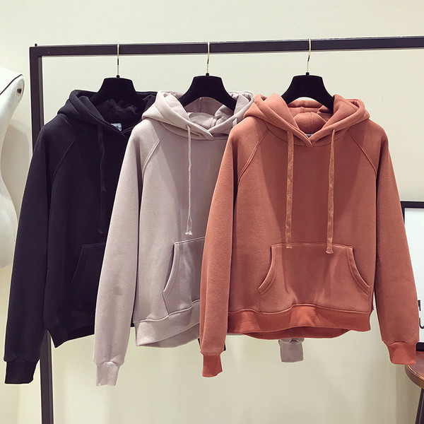 Γυναικείο φούτερ με κουκούλα και τσέπη σε τρία χρώματα