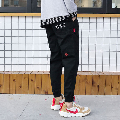 Modern férfi nadrág két színben felirattal és emblémával