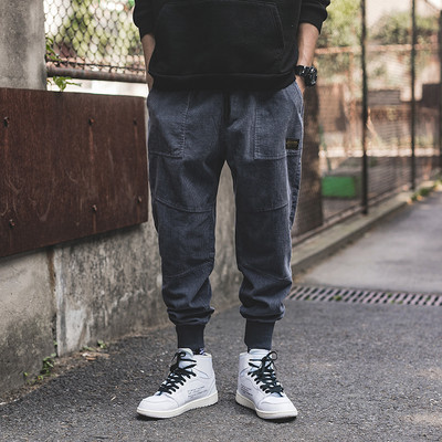 Divatos férfi nadrág zsebekkel