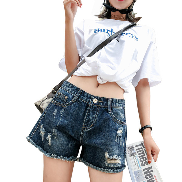 Модерни къси дънки с пайети и 3D елемент 