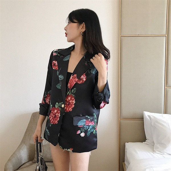 Stílusos női kabát virágmotívummal, két színben