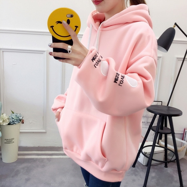 Rózsaszín és fekete női pulóver hímzéssel és kapucnival