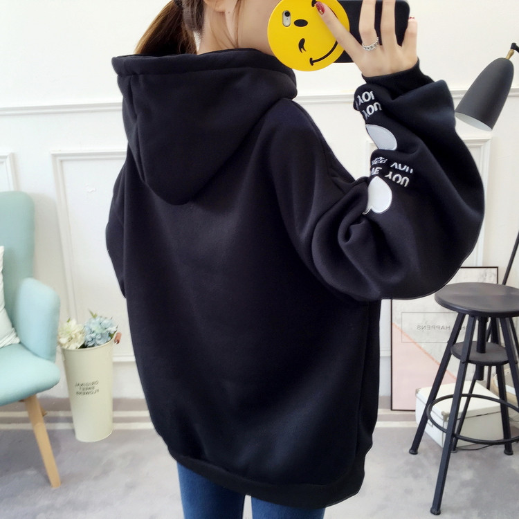 Rózsaszín és fekete női pulóver hímzéssel és kapucnival