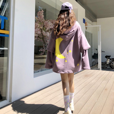 Modern női pulóver nyakkendővel és fekete és lila mintával