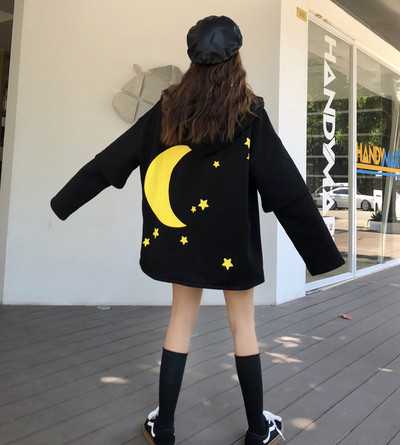 Modern női pulóver nyakkendővel és fekete és lila mintával