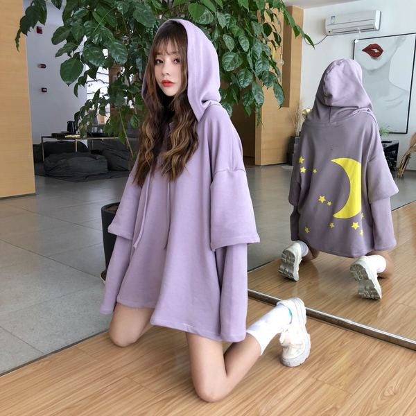 Modern női pulóver nyakkendővel és fekete és lila mintával