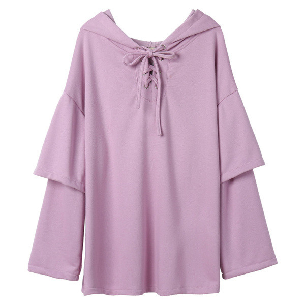 Modern női pulóver nyakkendővel és fekete és lila mintával