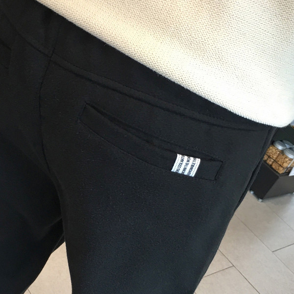 Divatos férfi nadrág fekete és szürke színben