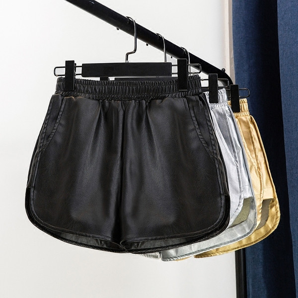 Pantaloni scurti dama sport-casual din piele ecologica in trei culori