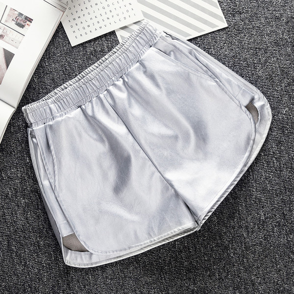 Pantaloni scurti dama sport-casual din piele ecologica in trei culori