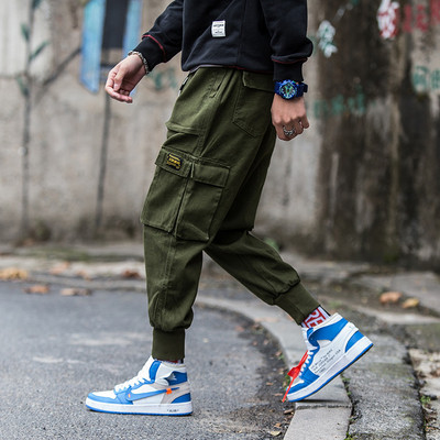 Modern férfi nadrág két színben, zsebekkel