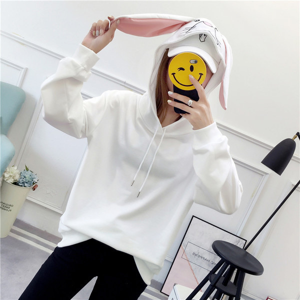 Modern női pulóver 3D elemekkel fehér és rózsaszín színben