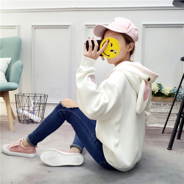 Μοντέρνο γυναικείο φούτερ με τρισδιάστατα στοιχεία σε τρία χρώματα