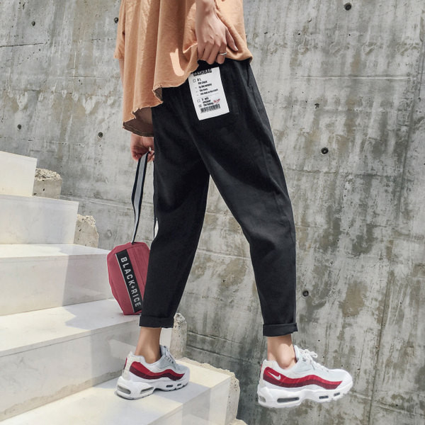 Μοντέρνα ανδρικά παντελόνια με εφαρμογή σε δύο χρώματα